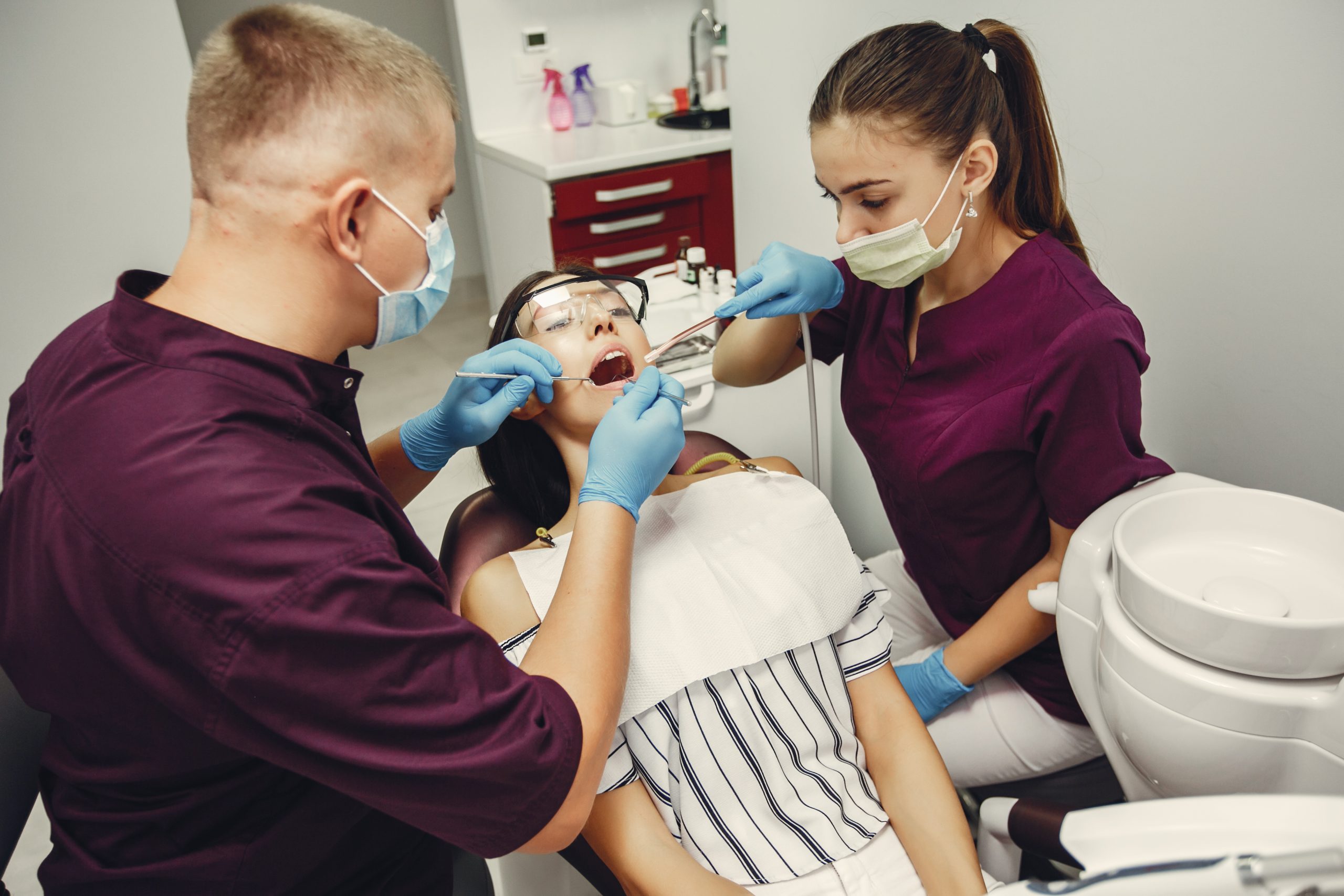 how emergency dentists treat severe tooth pain